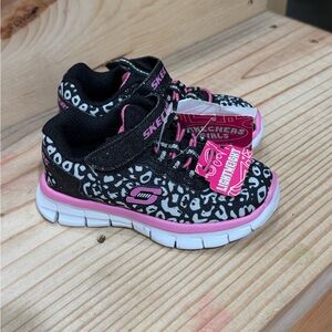 NWT Skechers Tennis Shoes Lightweight Slip on Toddler Girls Size 6
